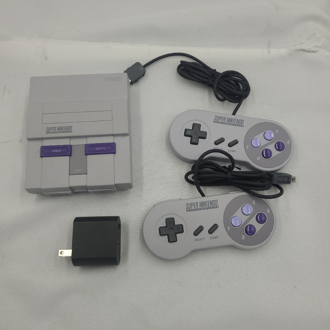 CONSOLA DE VIDEOJUEGO NINTENDO SUPER NES CLASSIC MINI 21 JUEGOS PRECARGADOS (SEMINUEVO)