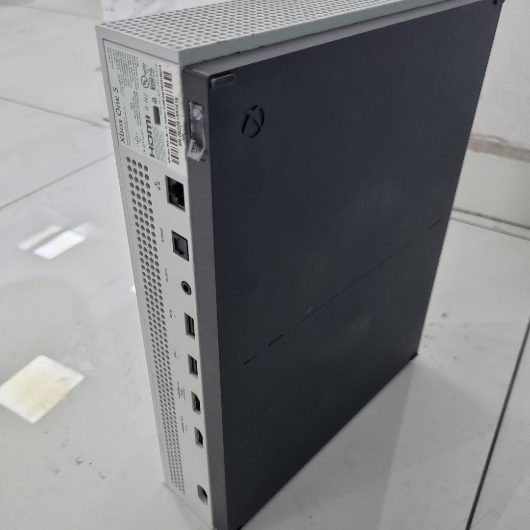 CONSOLA DE VIDEOJUEGO MICROSOFT XBOX ONE S 1 TB (SEMINUEVO)