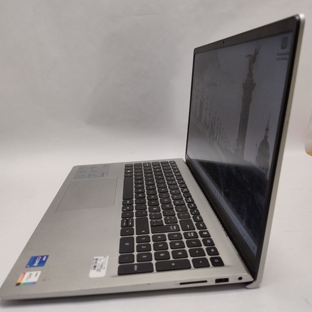 LAPTOP DELL INSPIRON 15 3520 (2024) 512 GB SSD 16 GB RAM (SEMINUEVO)