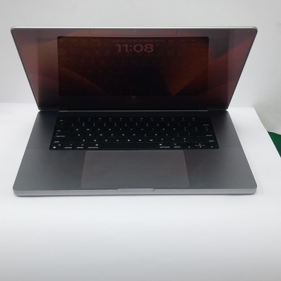 LAPTOP APPLE MACBOOK PRO 16" 2021 3.2 A2485 (10 CPU / 16 GPU) 512 GB SSD 16 GB RAM (SEMINUEVO)