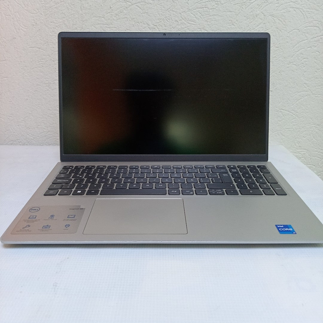 LAPTOP DELL INSPIRON 15 3520 (2024) 512 GB SSD 16 GB RAM (SEMINUEVO)