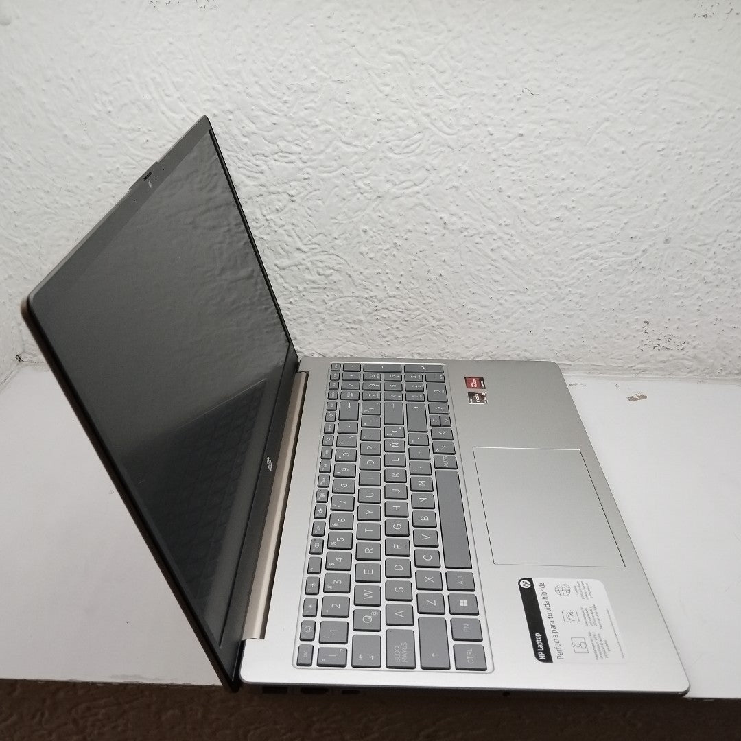 LAPTOP HP 15-FC0000LA(2024) 512 GB SSD 8 GB RAM (SEMINUEVO)