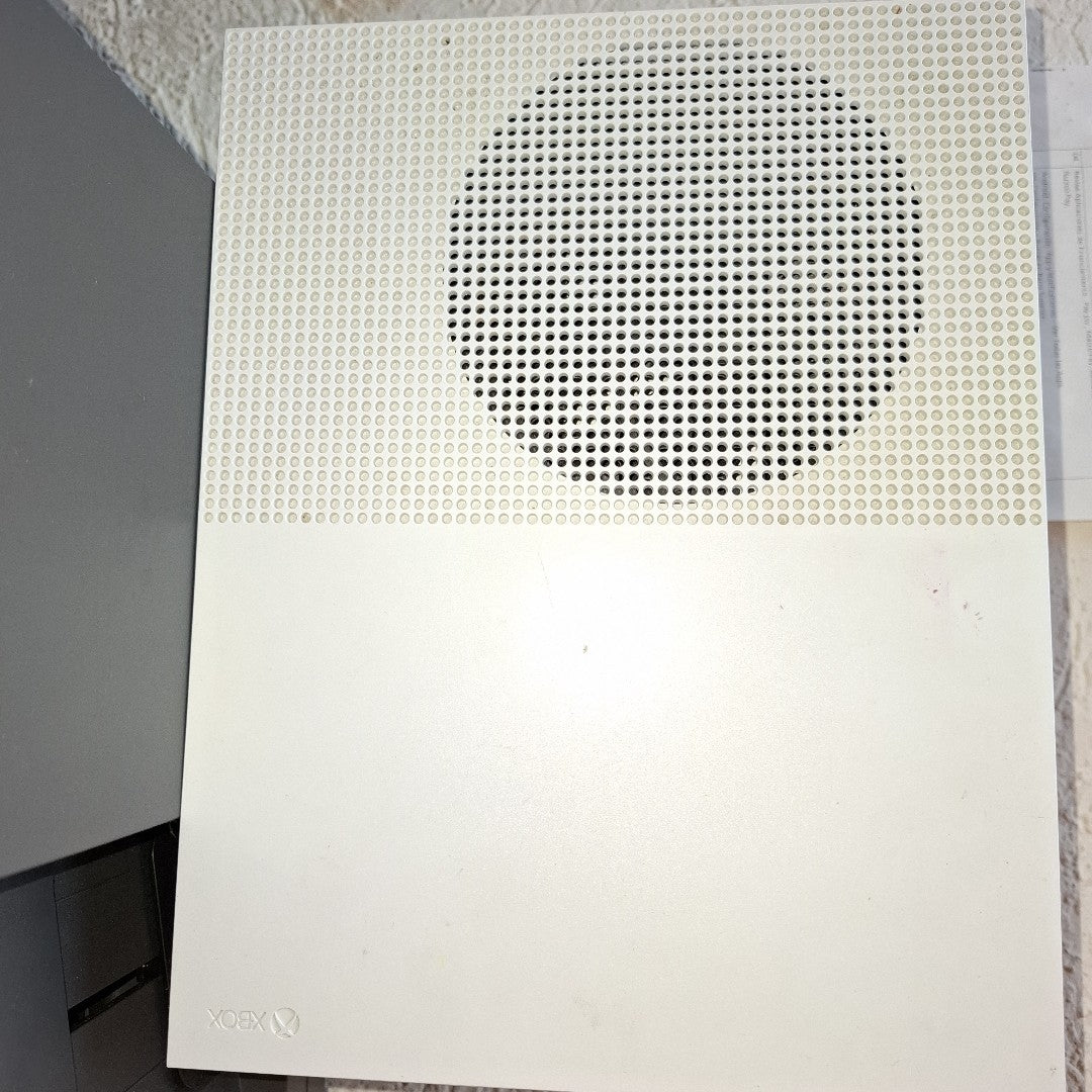 CONSOLA DE VIDEOJUEGO MICROSOFT XBOX ONE S 1 TB (SEMINUEVO)