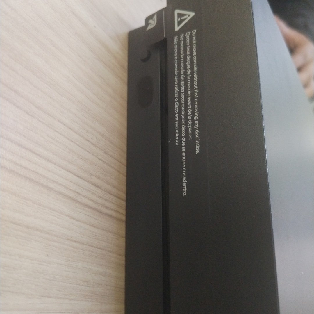 CONSOLA DE VIDEOJUEGO MICROSOFT XBOX ONE X 1 TB (SEMINUEVO)