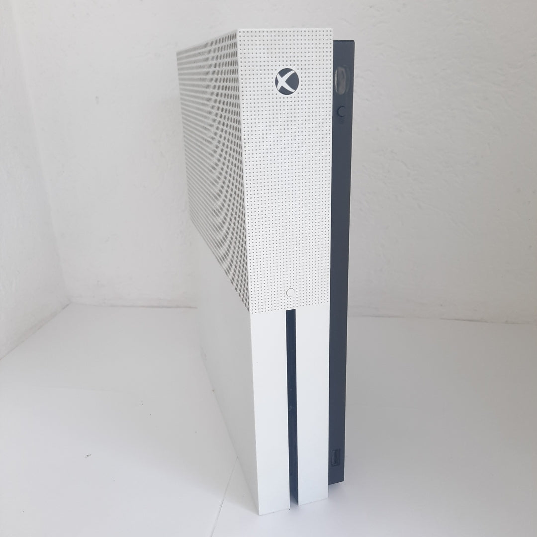 CONSOLA DE VIDEOJUEGO MICROSOFT XBOX ONE S 1 TB (SEMINUEVO)