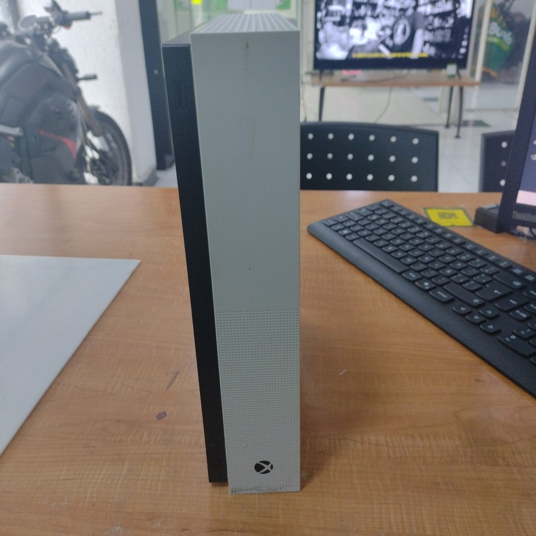 CONSOLA DE VIDEOJUEGO MICROSOFT XBOX ONE S ALL DIGITAL 1 TB (SEMINUEVO)