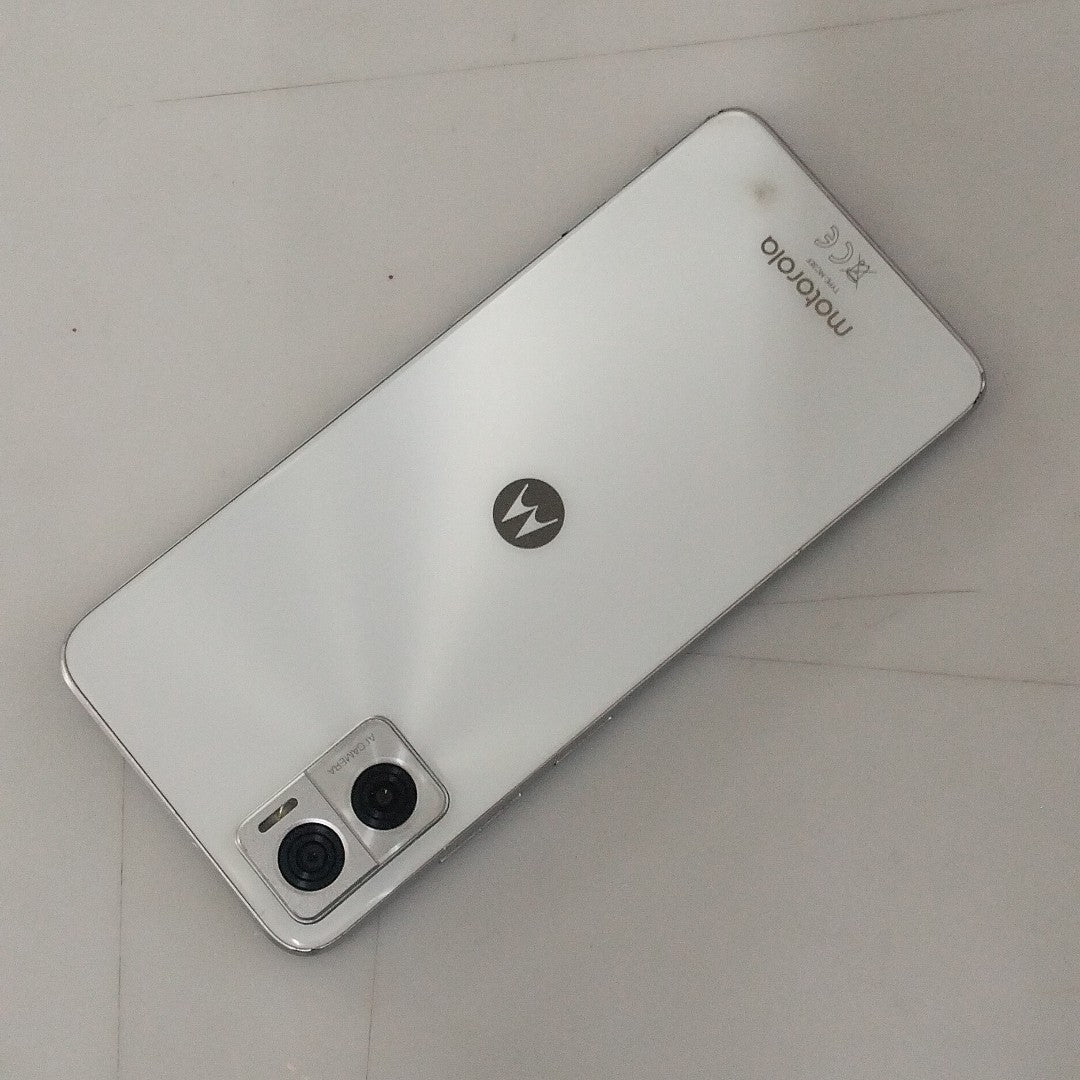 CELULAR MOTOROLA MOTO E22I XT2239-17 64 GB 2 GB RAM (SEMINUEVO)