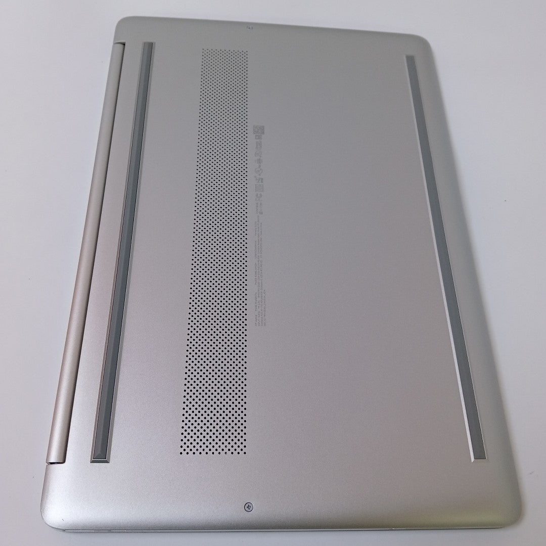 LAPTOP HP 15-EF2507LA (2024) 512 GB SSD 8 GB RAM (SEMINUEVO)