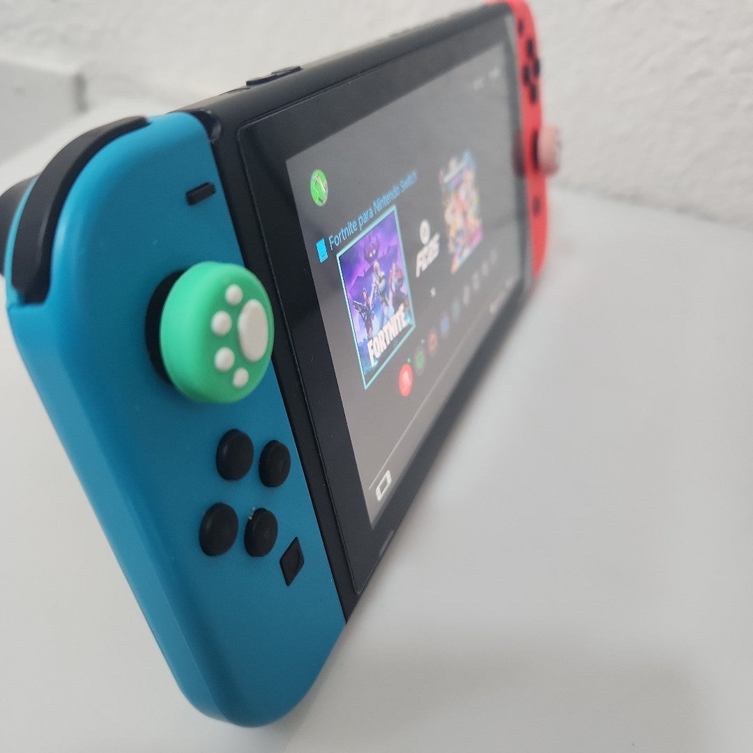 CONSOLA DE VIDEOJUEGO NINTENDO SWITCH 1.1 32 GB (SEMINUEVO)