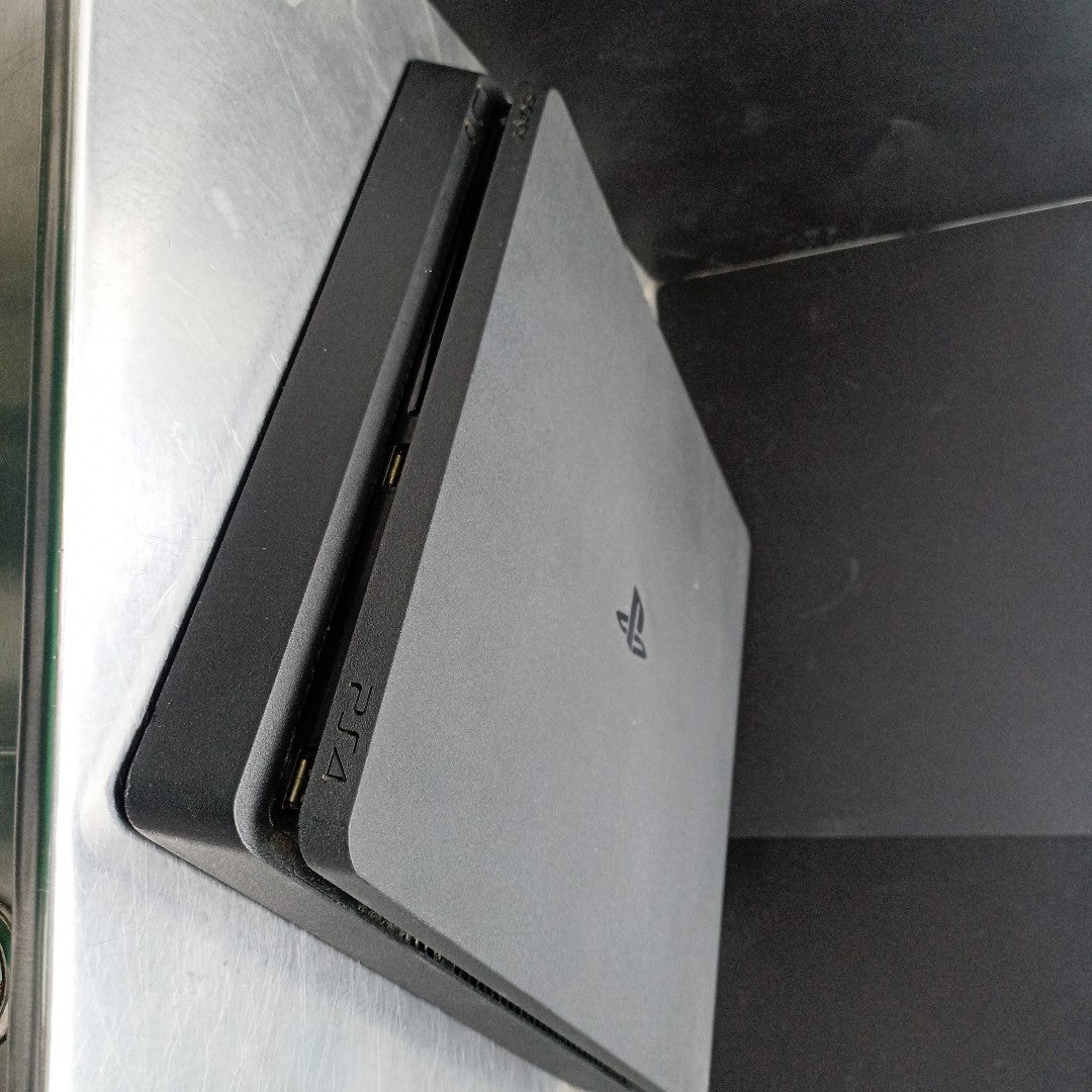 CONSOLA DE VIDEOJUEGO SONY PS4 SLIM 1 TB (SEMINUEVO)