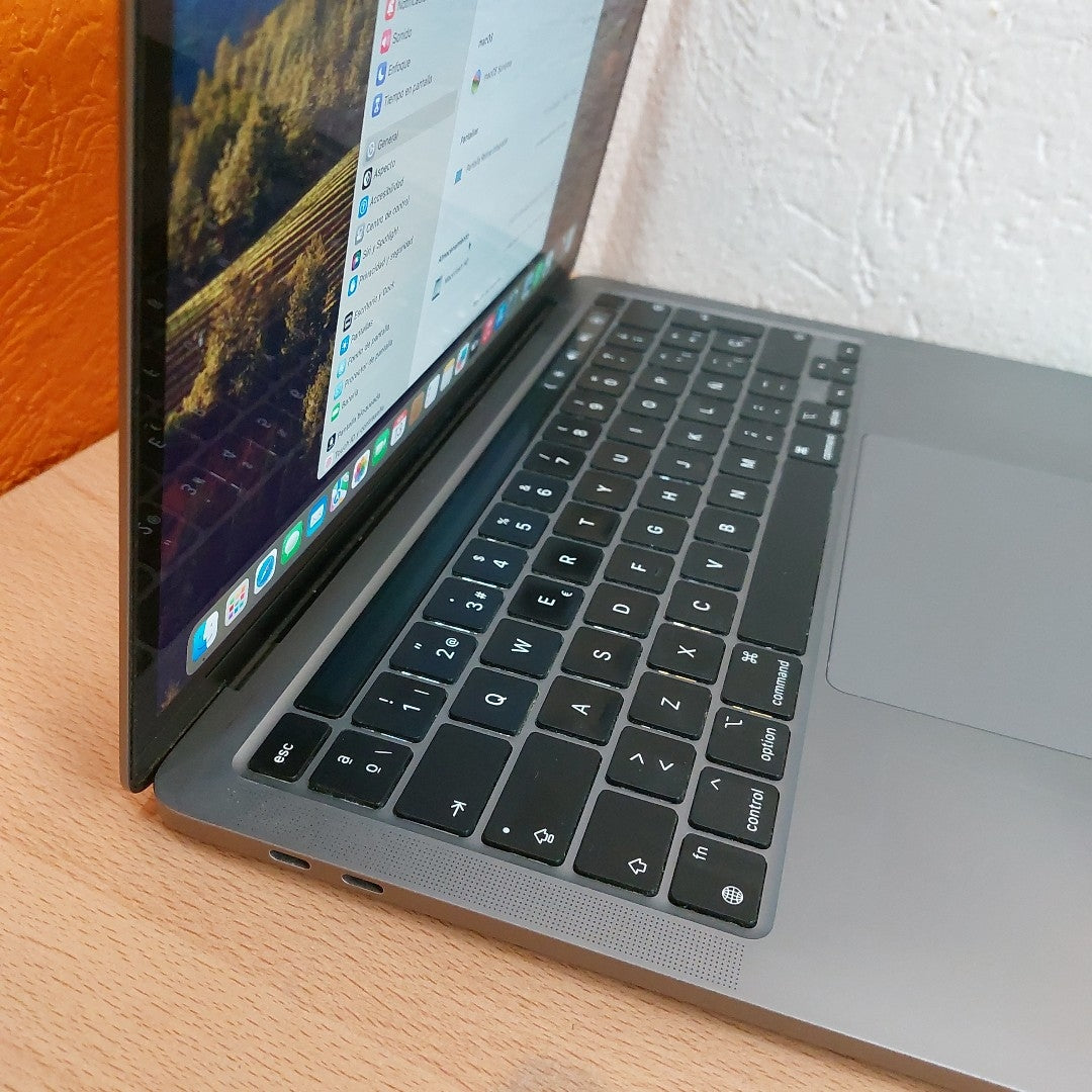 LAPTOP APPLE MACBOOK PRO 13" 2020 3.2 A2338 256 GB SSD 8 GB RAM (SEMINUEVO)