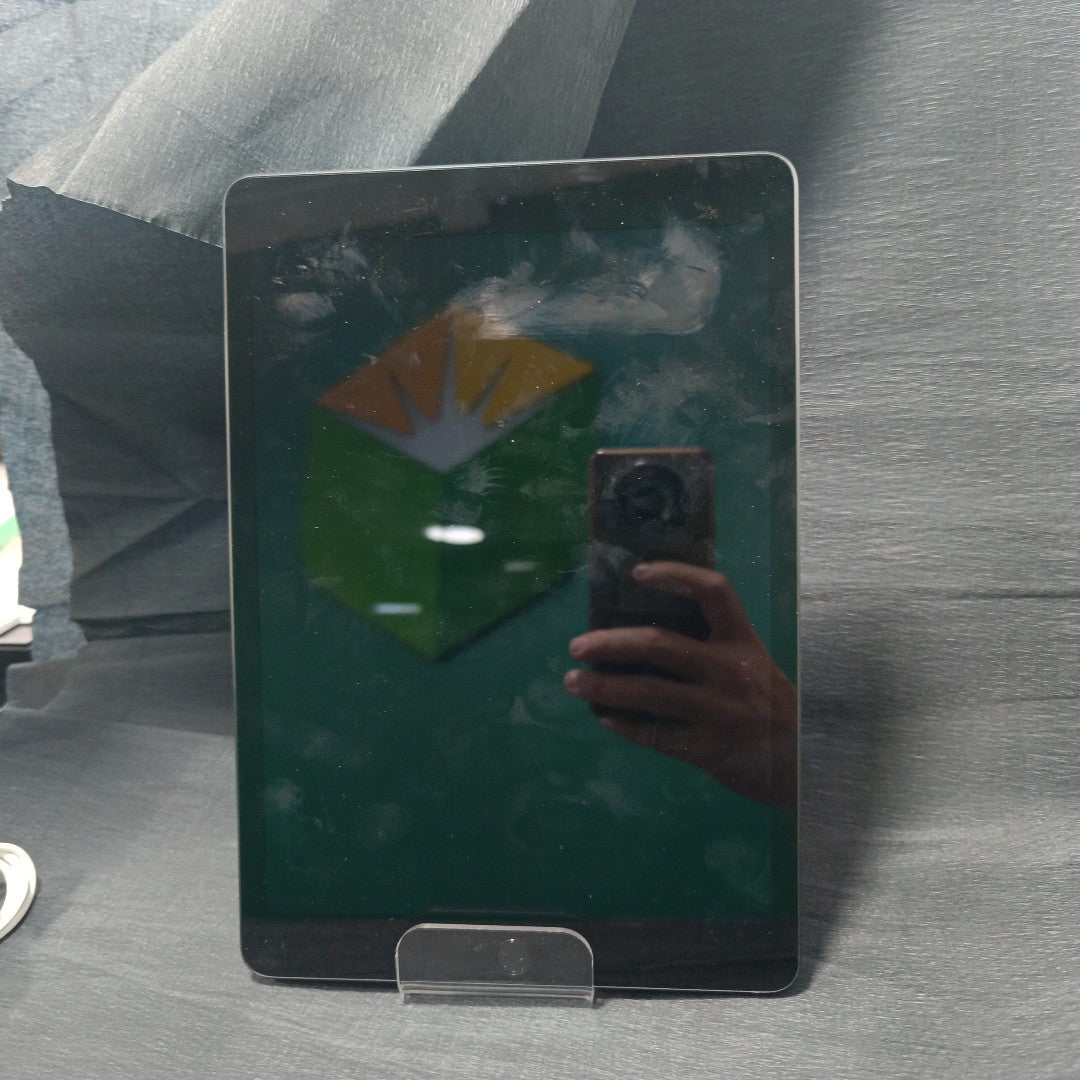TABLETA APPLE IPAD 9 A2602 256 GB 3 GB RAM (SEMINUEVO)