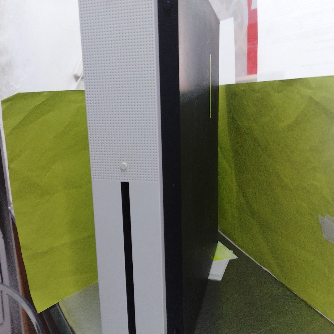 CONSOLA DE VIDEOJUEGO MICROSOFT XBOX ONE S 1 TB (SEMINUEVO)