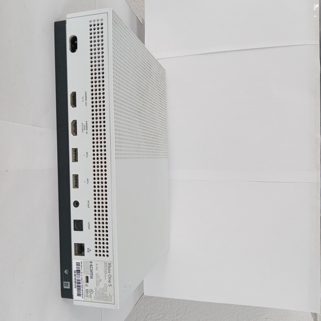 CONSOLA DE VIDEOJUEGO MICROSOFT XBOX ONE S 1 TB (SEMINUEVO)