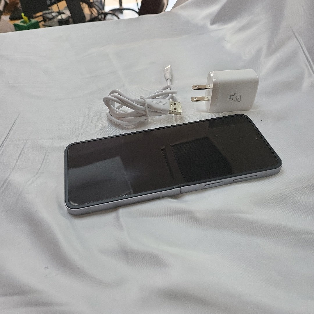CELULAR SAMSUNG GALAXY Z FLIP6 SM-F741B (2024) 512 GB 12 GB RAM (SEMINUEVO)