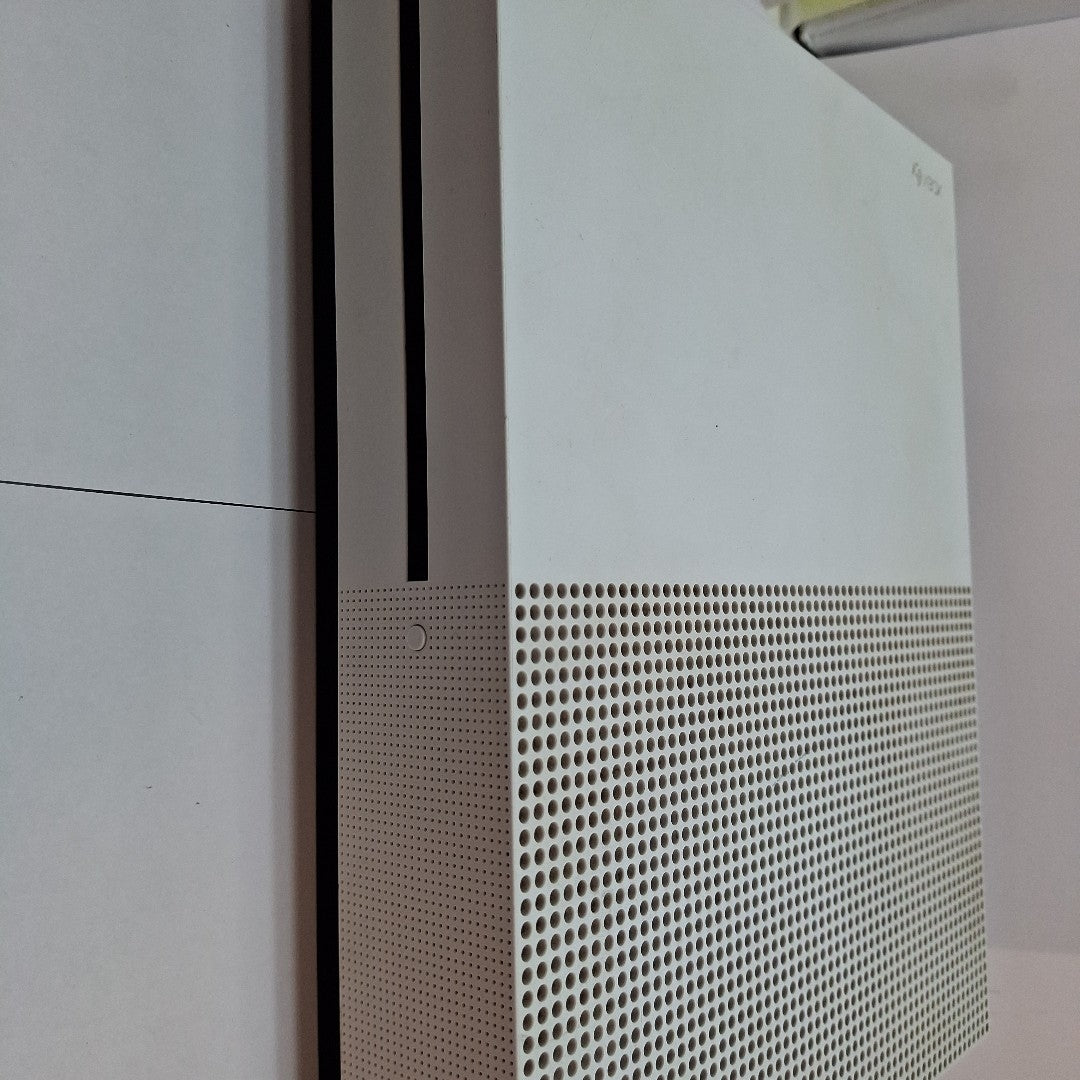CONSOLA DE VIDEOJUEGO MICROSOFT XBOX ONE S 500 GB (SEMINUEVO)