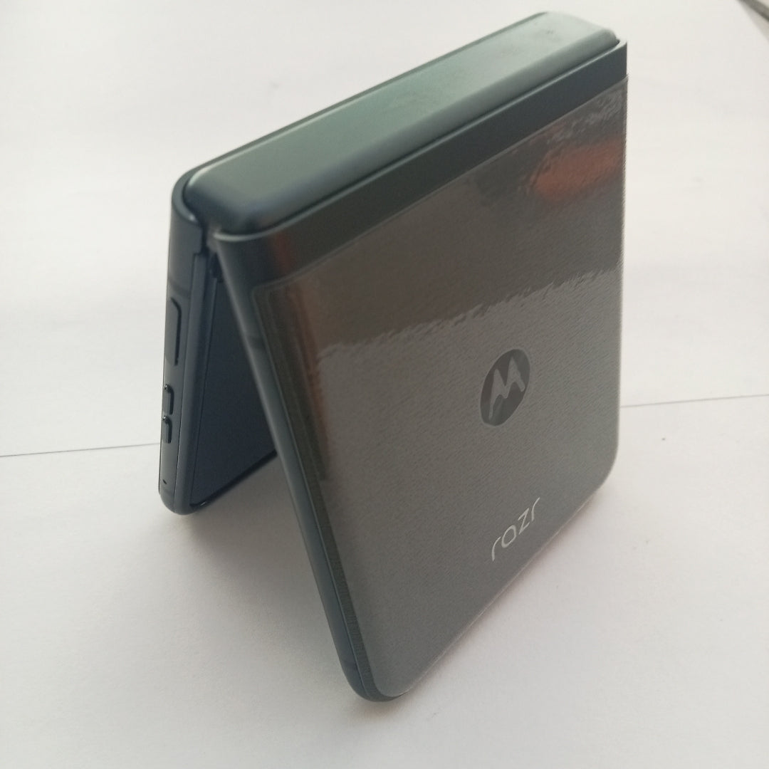 CELULAR MOTOROLA RAZR 40 XT2323-1 (2023) 256 GB 8 GB RAM (SEMINUEVO)