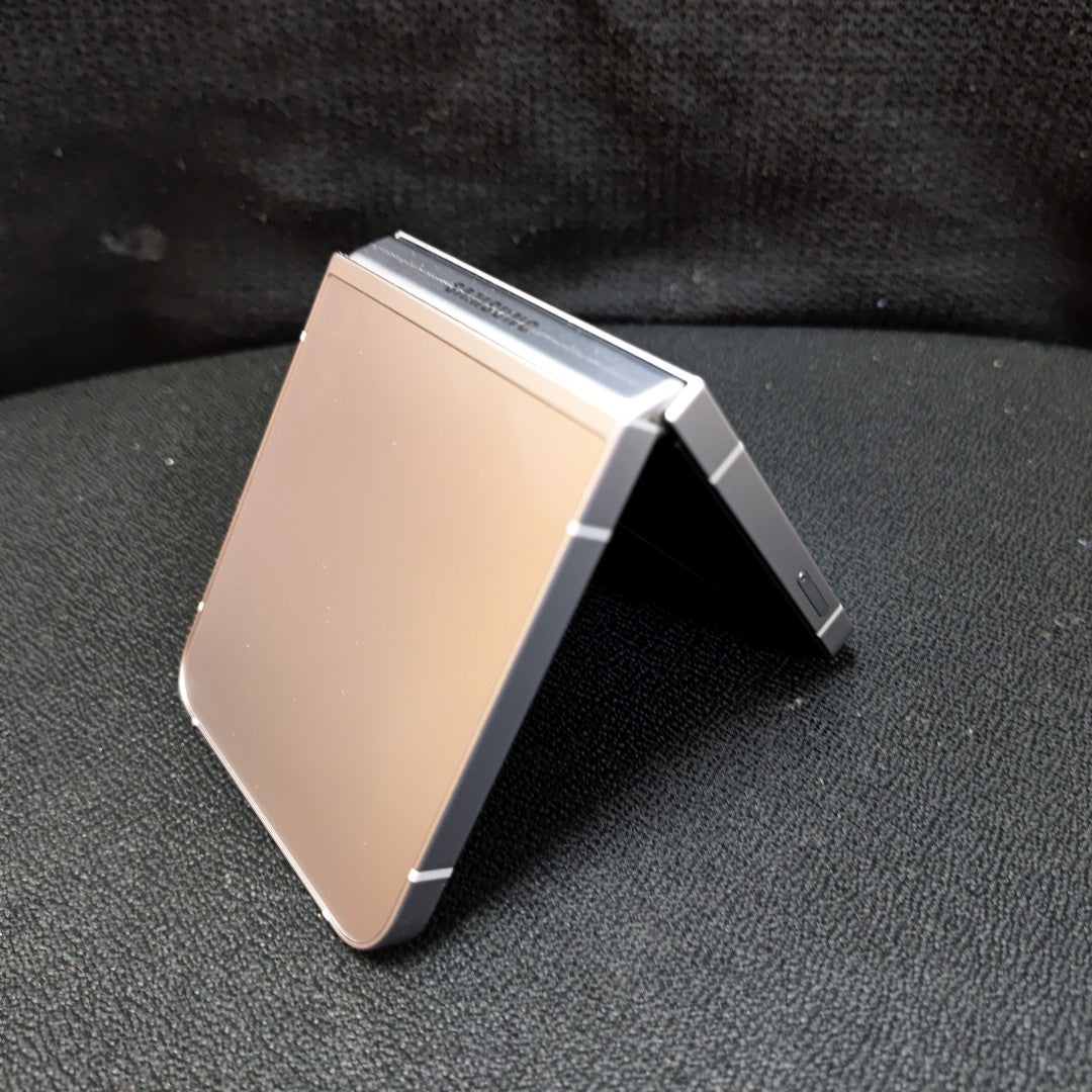 CELULAR SAMSUNG GALAXY Z FLIP6 SM-F741B (2024) 512 GB 12 GB RAM (SEMINUEVO)