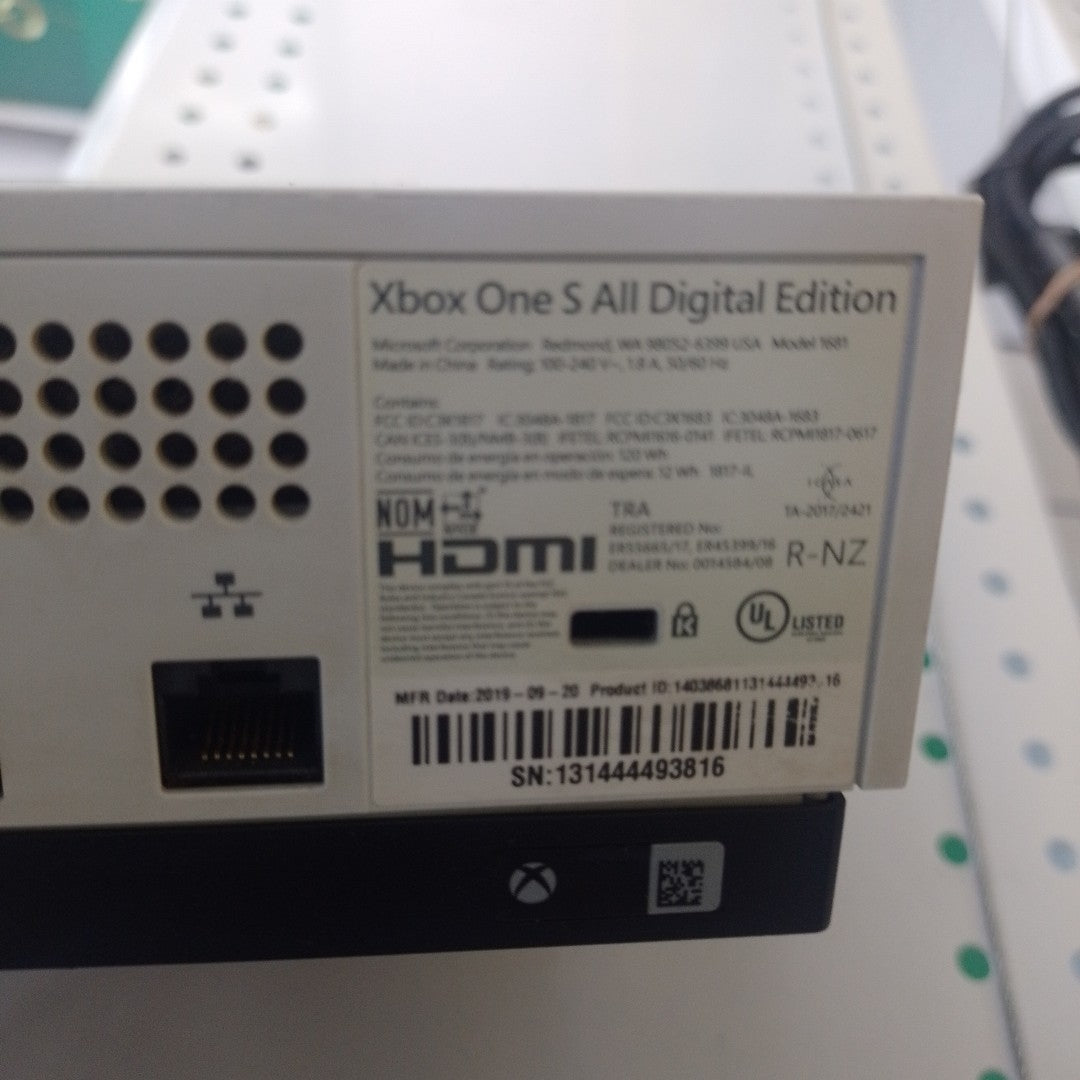 CONSOLA DE VIDEOJUEGO MICROSOFT XBOX ONE S ALL DIGITAL 1 TB (SEMINUEVO)
