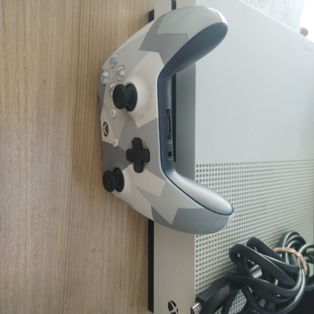 CONSOLA DE VIDEOJUEGO MICROSOFT XBOX ONE S 500 GB (SEMINUEVO)