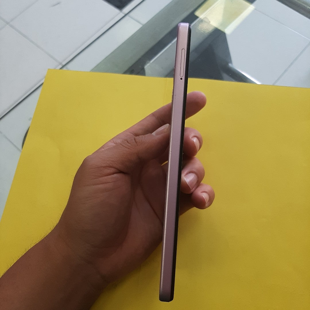 CELULAR MOTOROLA MOTO G24 XT2423-1 (2024) 256 GB 4 GB RAM (SEMINUEVO)