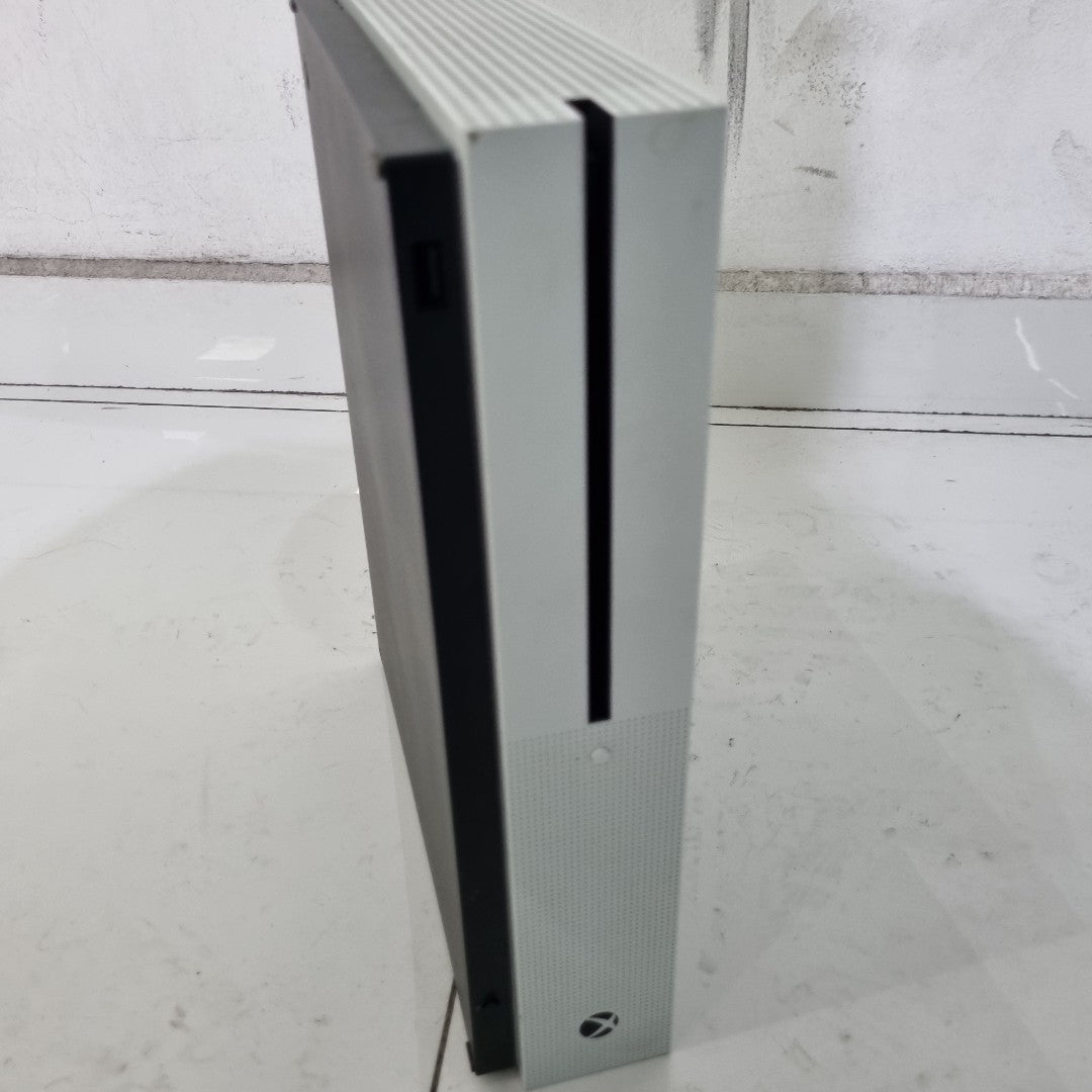 CONSOLA DE VIDEOJUEGO MICROSOFT XBOX ONE S 1 TB (SEMINUEVO)