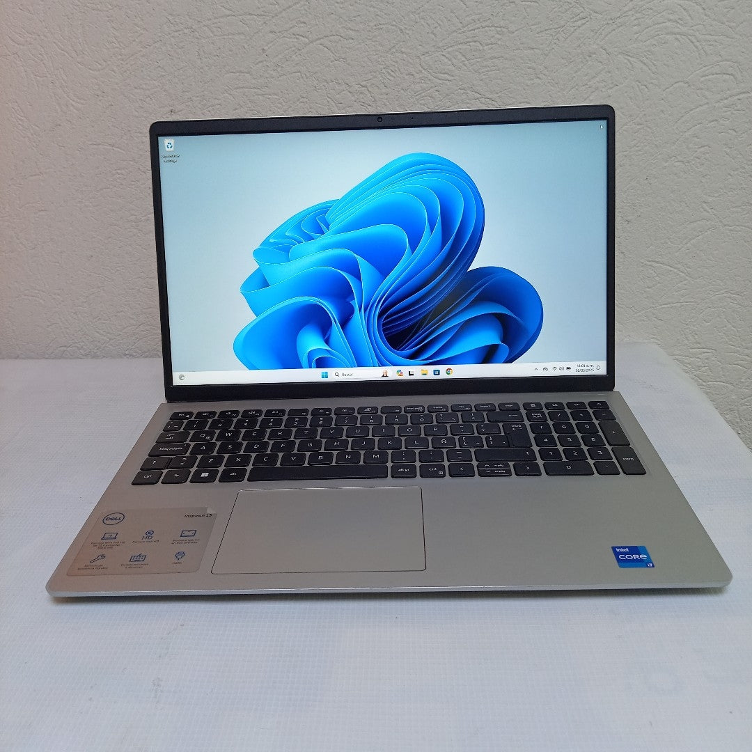 LAPTOP DELL INSPIRON 15 3520 (2024) 512 GB SSD 16 GB RAM (SEMINUEVO)