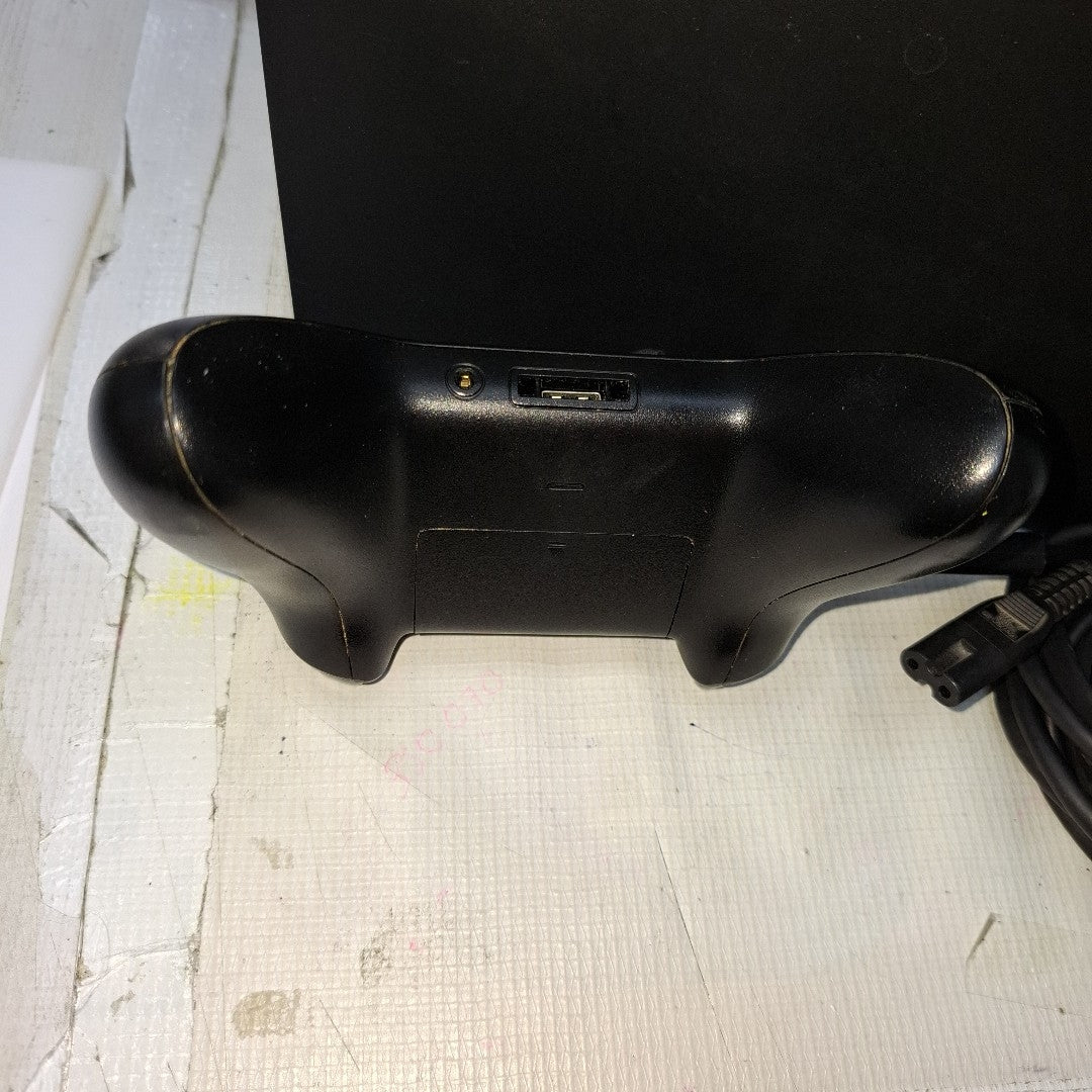 CONSOLA DE VIDEOJUEGO MICROSOFT XBOX ONE X 1 TB (SEMINUEVO)