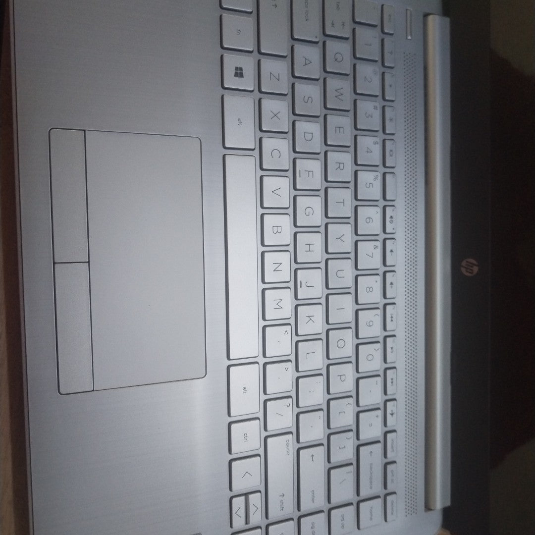 LAPTOP HP 14-DK1025WM (2021) 1 TB 4 GB RAM (SEMINUEVO)