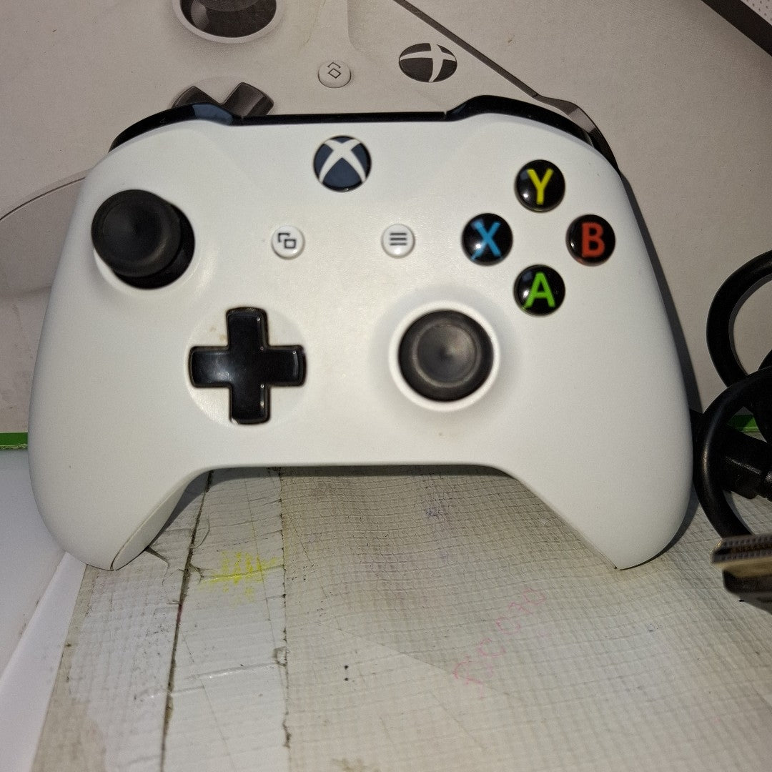 CONSOLA DE VIDEOJUEGO MICROSOFT XBOX ONE S 1 TB (SEMINUEVO)