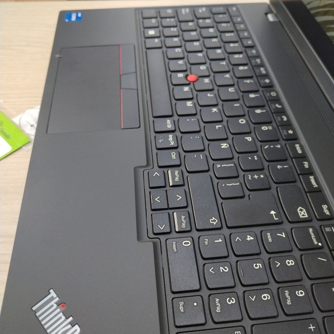 LAPTOP LENOVO THINKPAD L15 GEN 4 (2024) 1 TB 16 GB RAM (SEMINUEVO)