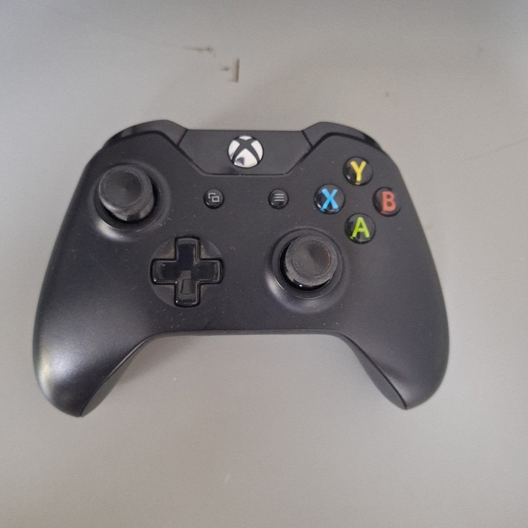 CONSOLA DE VIDEOJUEGO MICROSOFT XBOX ONE X 1 TB (SEMINUEVO)