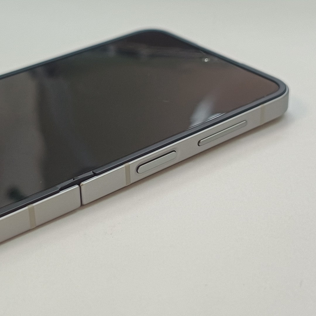CELULAR SAMSUNG GALAXY Z FLIP6 SM-F741B (2024) 512 GB 12 GB RAM (SEMINUEVO)