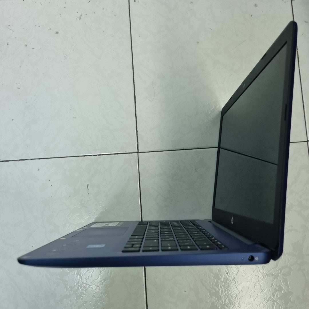 LAPTOP HP 14-AX111LA (2021) 64 GB 4 GB RAM (SEMINUEVO)