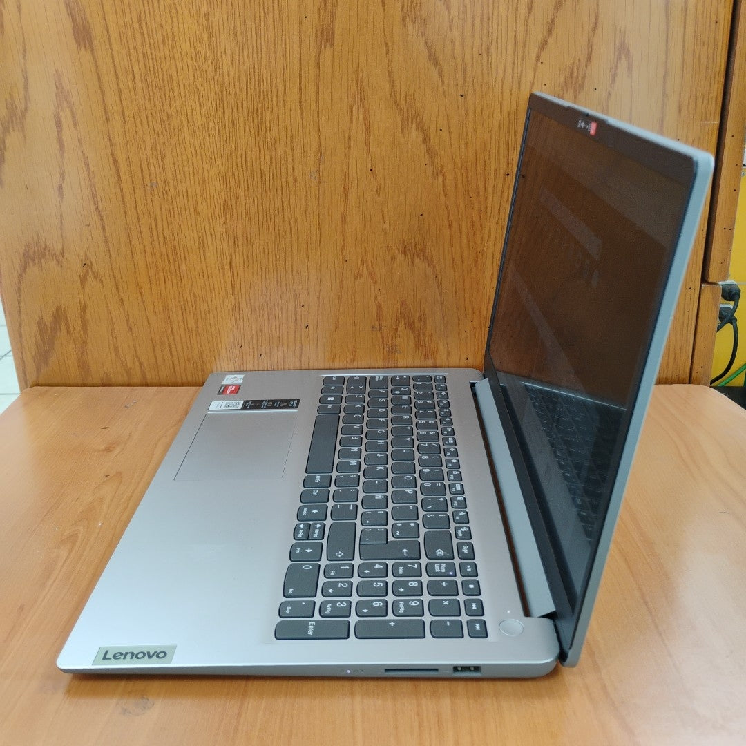 LAPTOP LENOVO IDEAPAD 1 15AMN7 (2023) 256 GB SSD 8 GB RAM (SEMINUEVO)