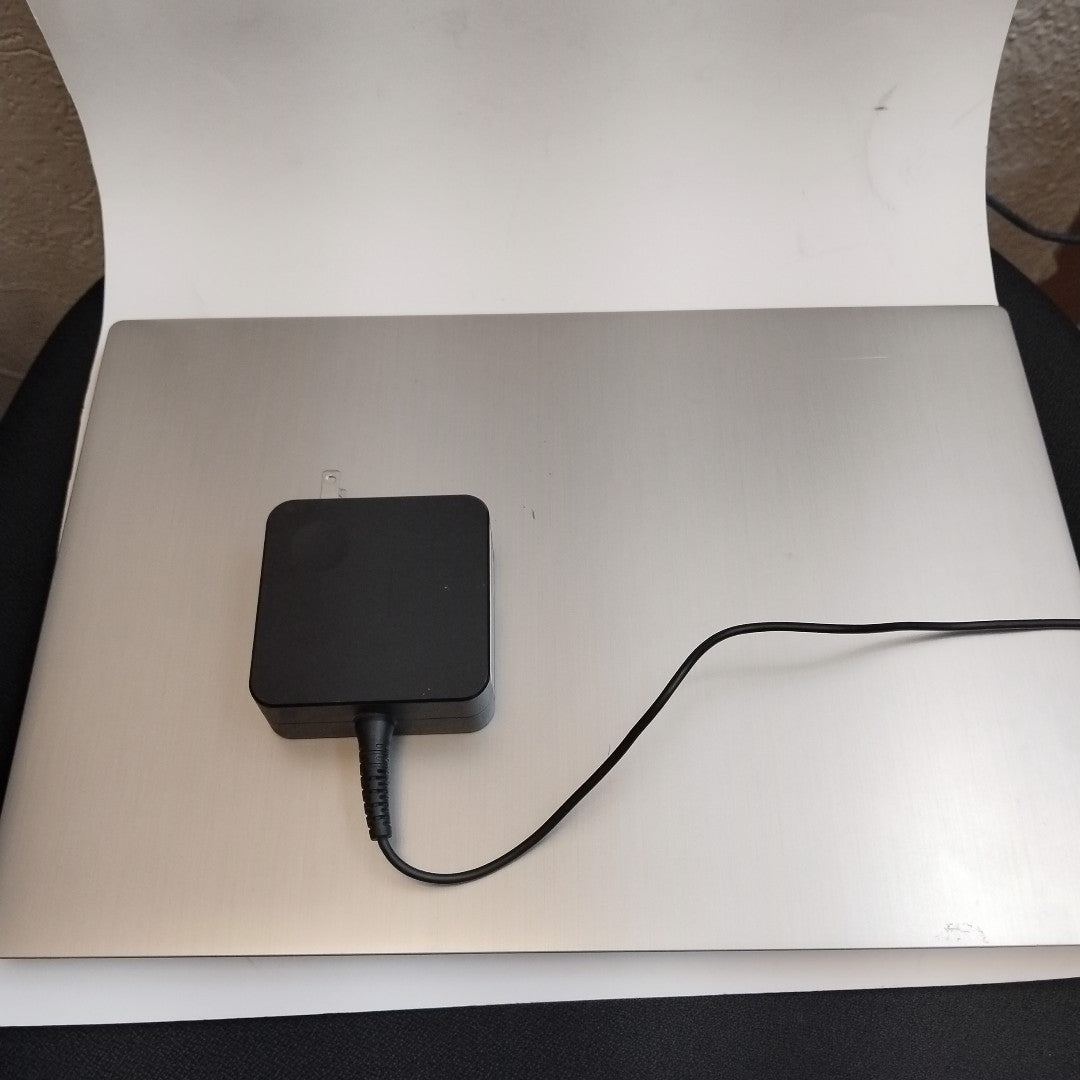LAPTOP LENOVO IDEAPAD 3 15ADA05 (2022) 1 TB 8 GB RAM (SEMINUEVO)