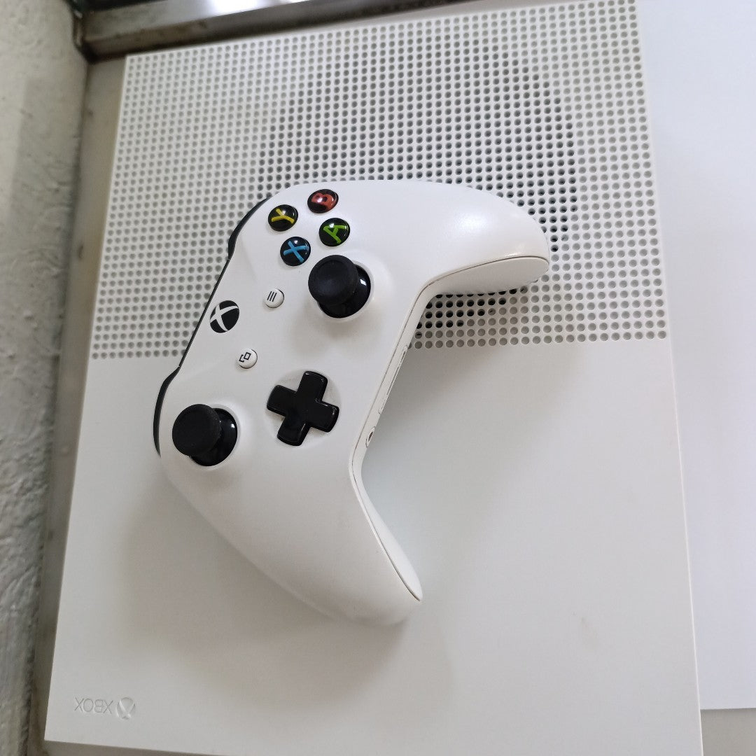 CONSOLA DE VIDEOJUEGO MICROSOFT XBOX ONE S ALL DIGITAL 1 TB (SEMINUEVO)