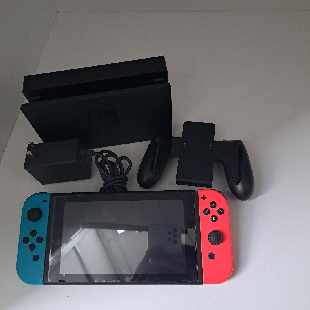 CONSOLA DE VIDEOJUEGO NINTENDO SWITCH 1.1 32 GB (SEMINUEVO)