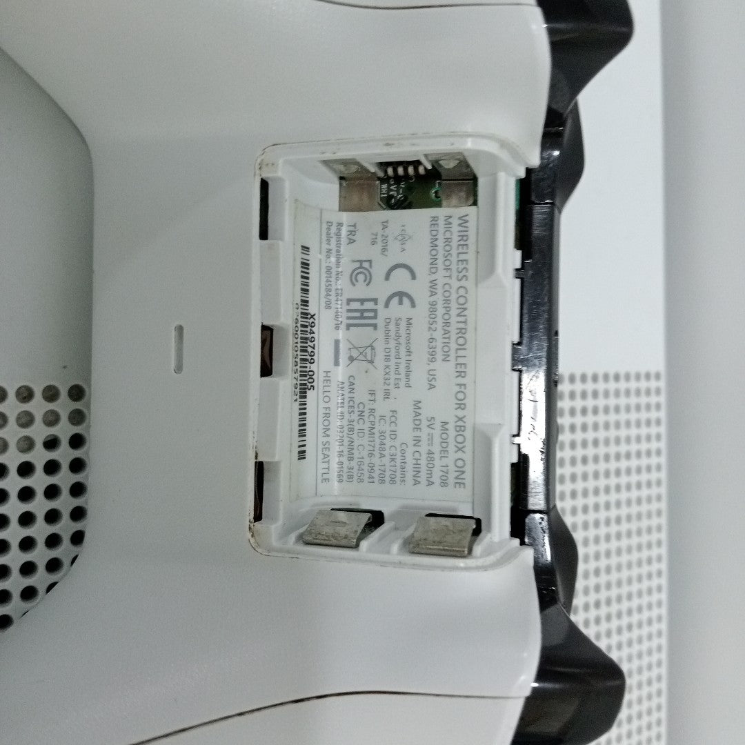 CONSOLA DE VIDEOJUEGO MICROSOFT XBOX ONE S ALL DIGITAL 1 TB (SEMINUEVO)