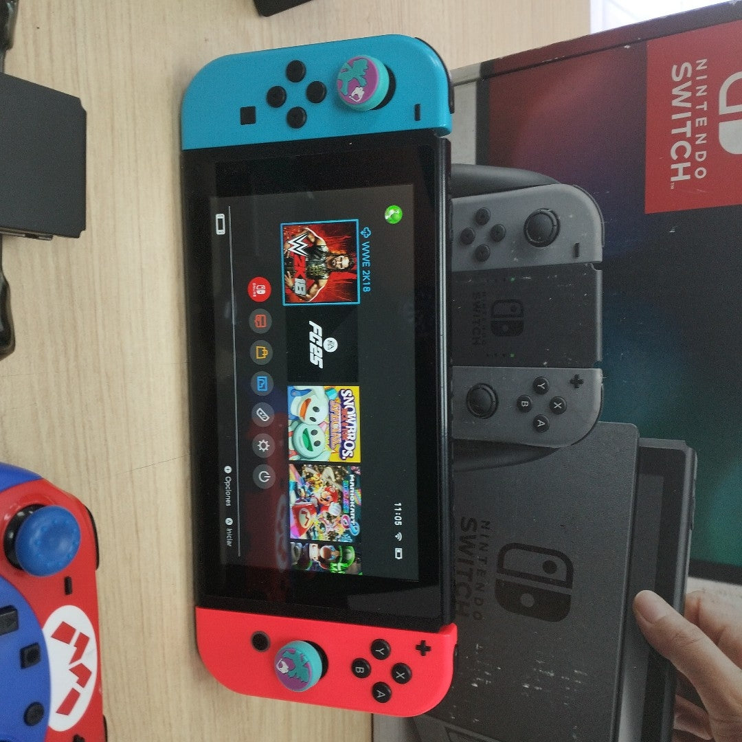 CONSOLA DE VIDEOJUEGO NINTENDO SWITCH 1.1 32 GB (SEMINUEVO)