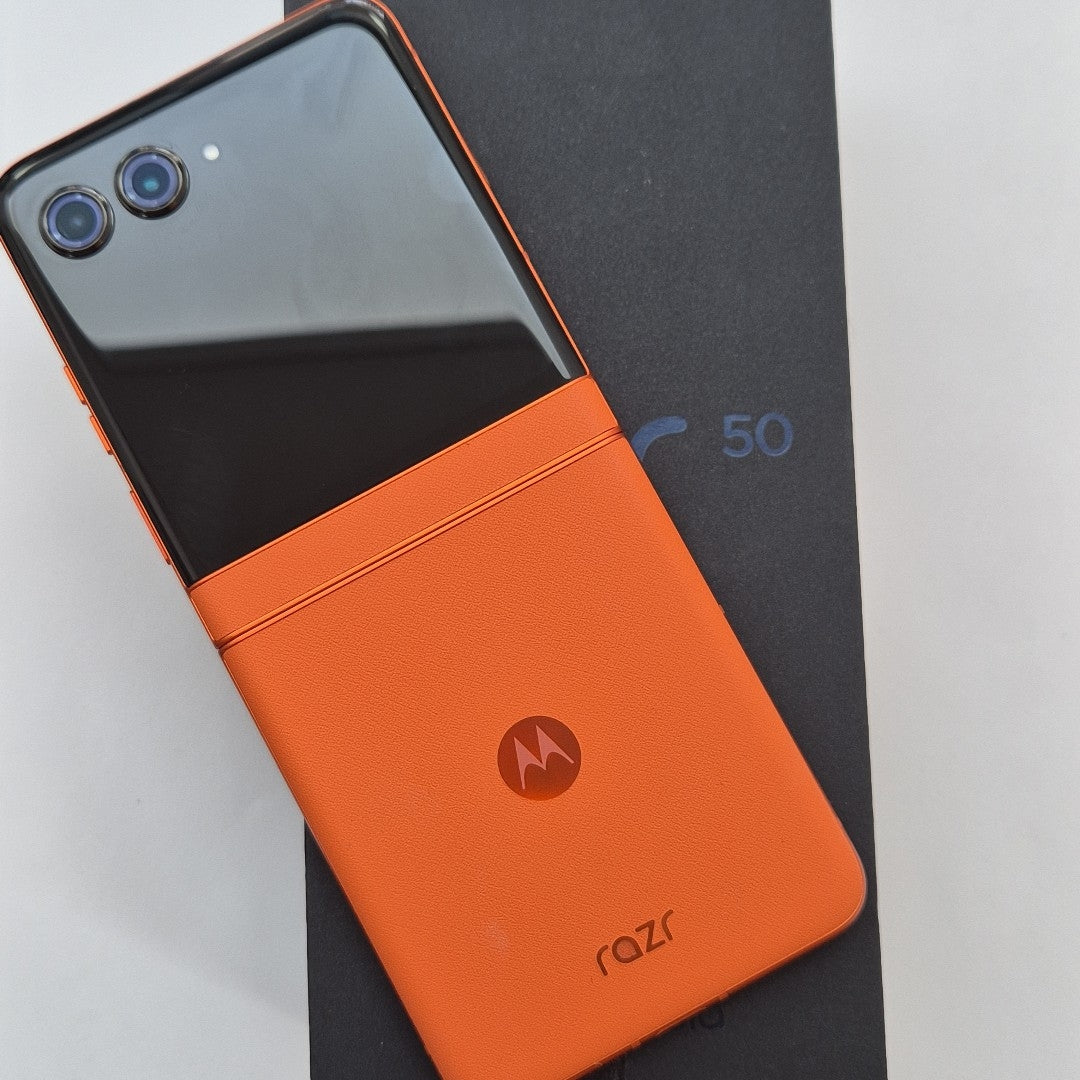 CELULAR MOTOROLA RAZR 50 5G XT2453-1 512 GB 12 GB RAM (SEMINUEVO)