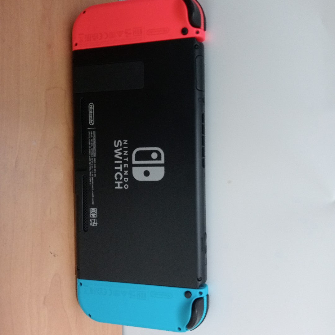 CONSOLA DE VIDEOJUEGO NINTENDO SWITCH 1.1 32 GB (SEMINUEVO)