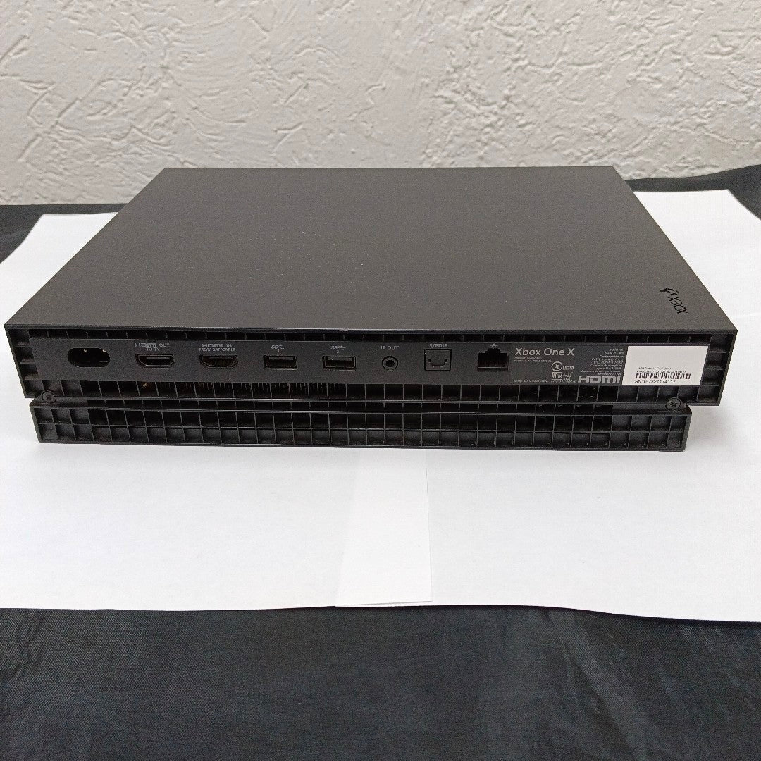 CONSOLA DE VIDEOJUEGO MICROSOFT XBOX ONE X 1 TB (SEMINUEVO)