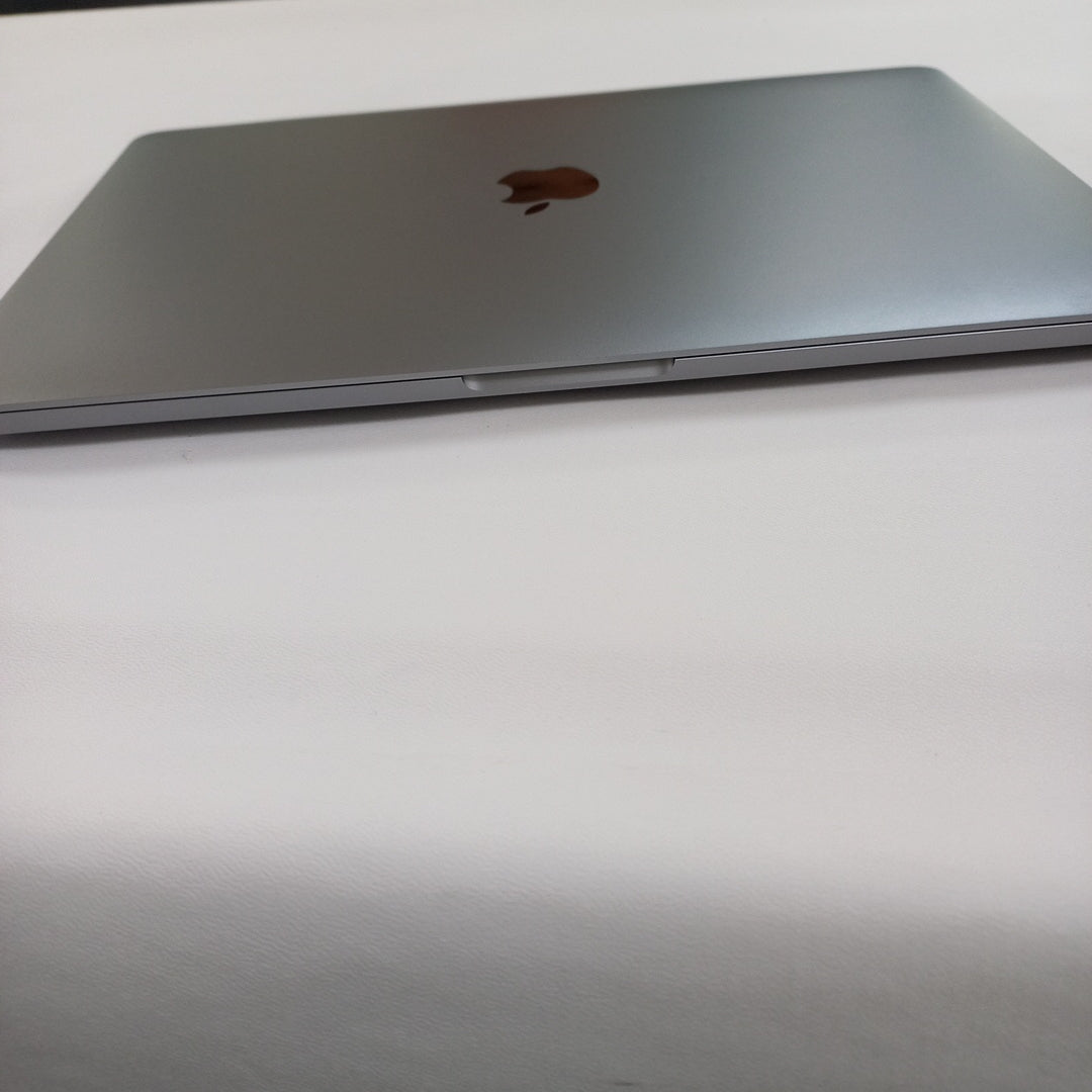 LAPTOP APPLE MACBOOK PRO 13" 2020 3.2 A2338 256 GB SSD 8 GB RAM (SEMINUEVO)
