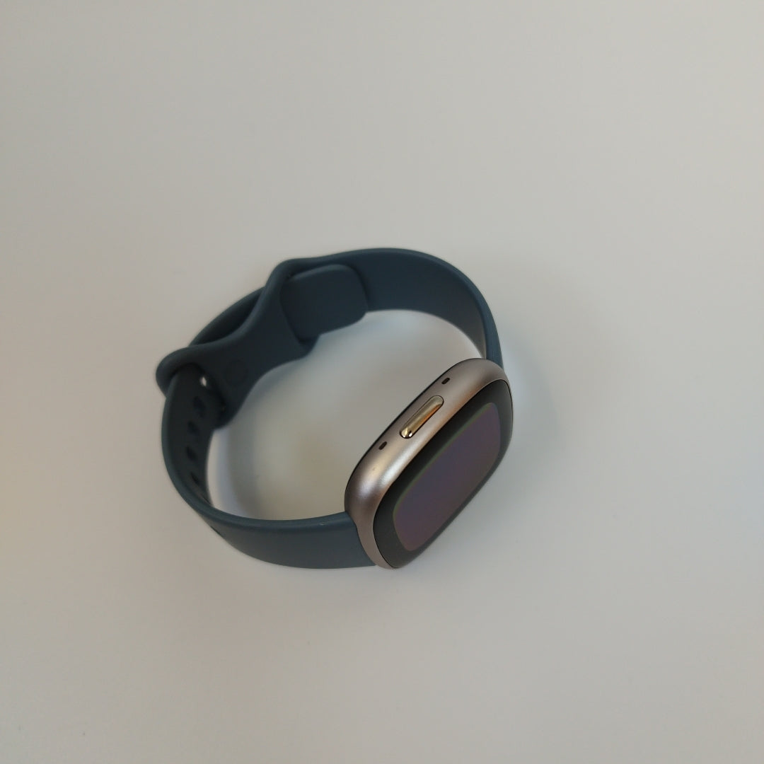 SMARTWATCH FITBIT VERSA 4 40 MM GPS (SEMINUEVO)