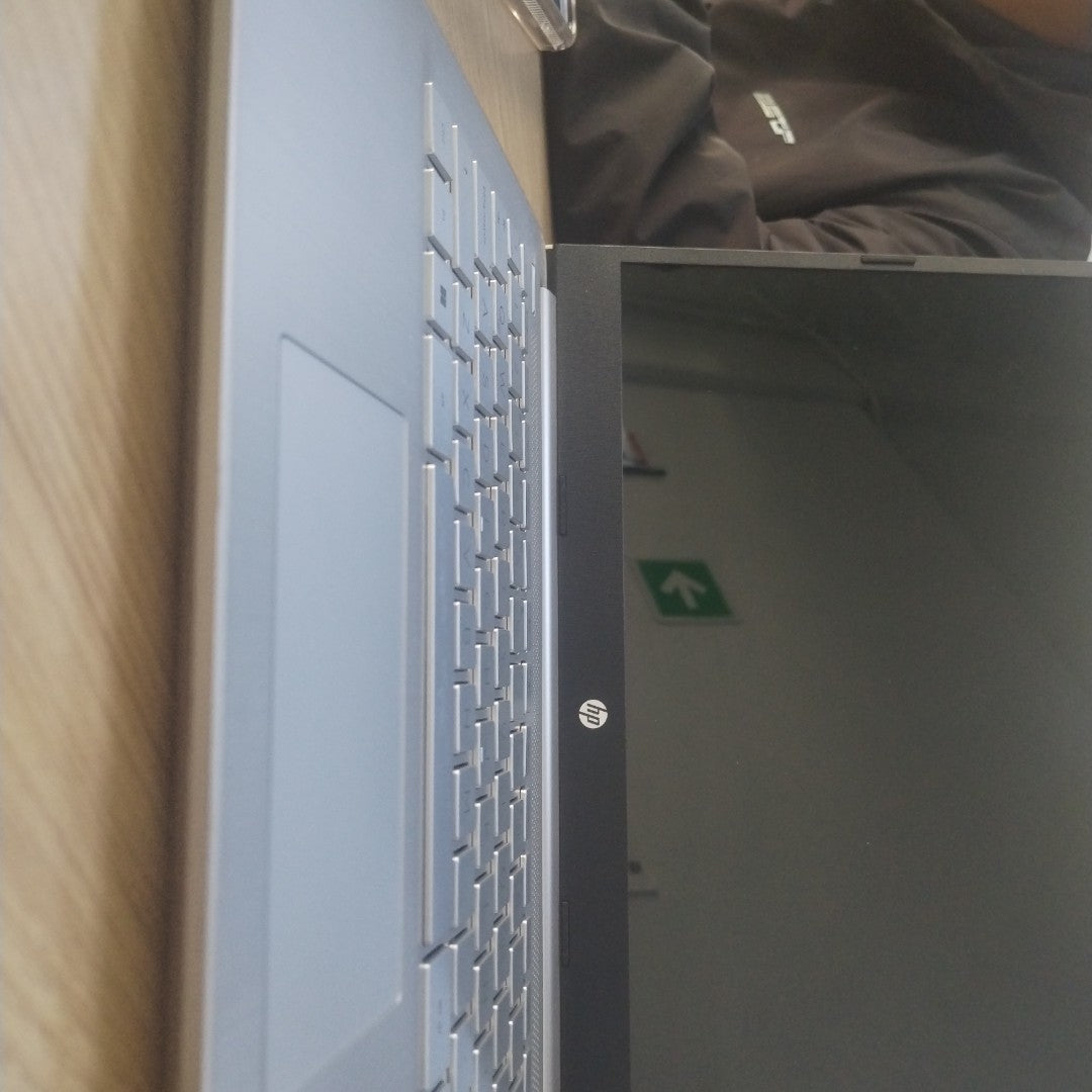 LAPTOP HP 14-DQ2502LA (2022) 256 GB SSD 8 GB RAM (SEMINUEVO)