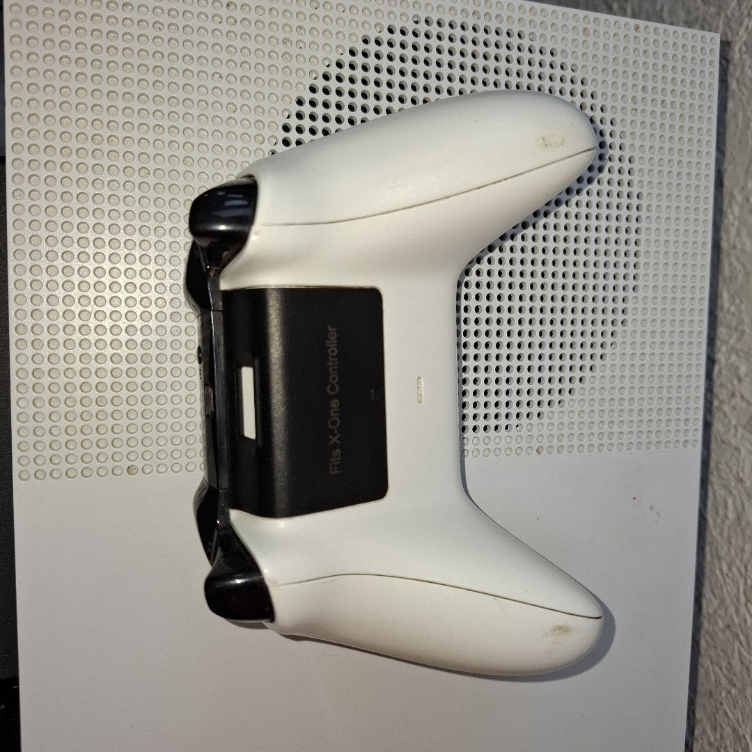 CONSOLA DE VIDEOJUEGO MICROSOFT XBOX ONE S 1 TB (SEMINUEVO)