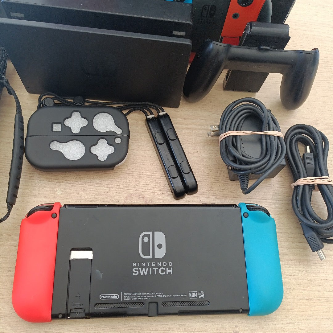 CONSOLA DE VIDEOJUEGO NINTENDO SWITCH 32 GB (SEMINUEVO)