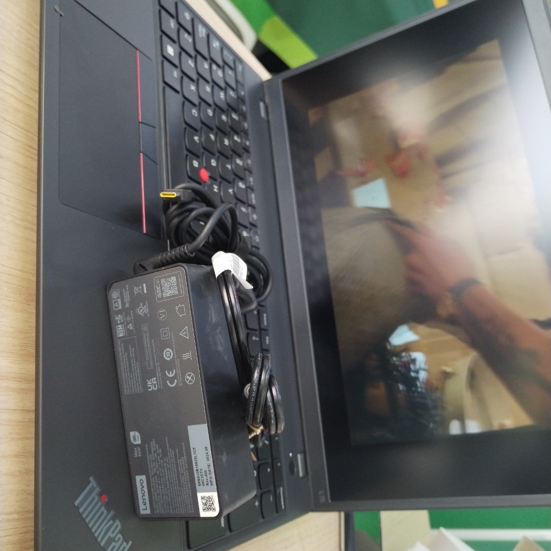 LAPTOP LENOVO THINKPAD L15 GEN 4 (2024) 1 TB 16 GB RAM (SEMINUEVO)