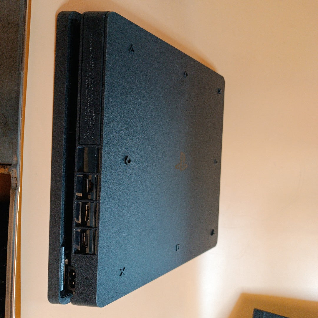 CONSOLA DE VIDEOJUEGO SONY PS4 SLIM 1 TB (SEMINUEVO)